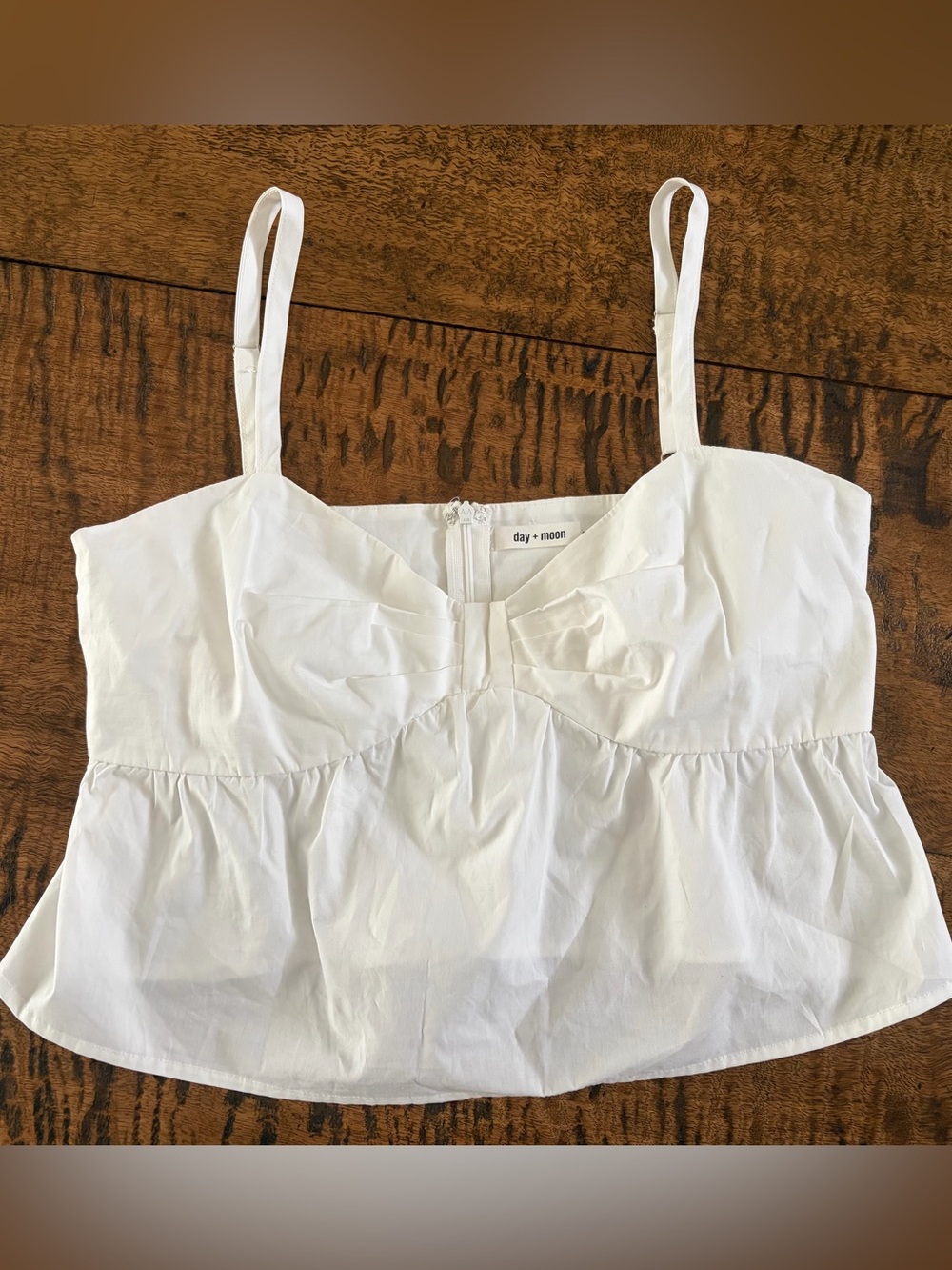Day + Moon Women's White Cropped Tank Size Medium